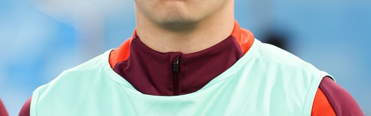 开云-体坛：U23国足队长刘浩帆已可以动球，随时做好上场准备