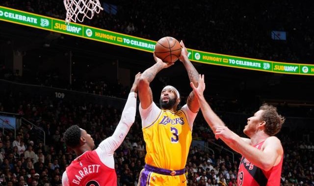 开云体育官网-登上得分榜第一！最强浓眉上线无解：詹皇变帮手