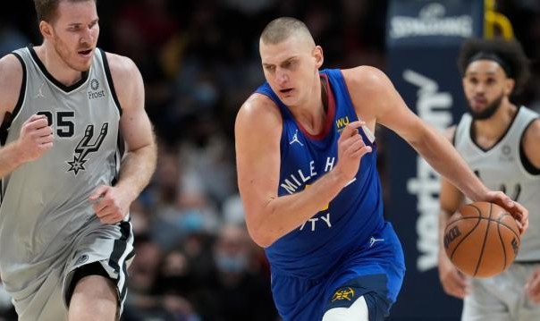 开云体育下载-新赛季开局状态火热 约基奇朝着卫冕MVP狂奔而去