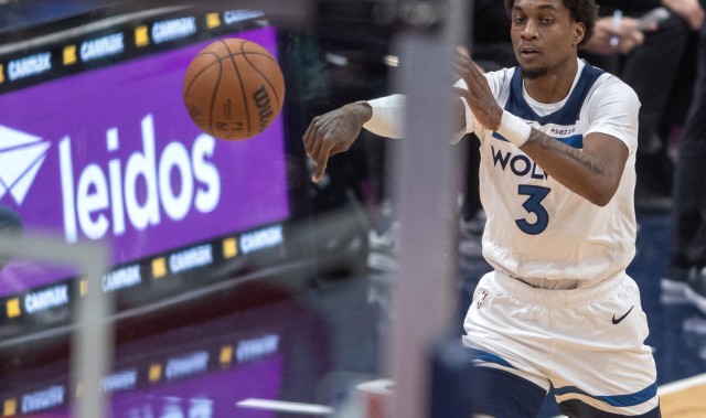 开云官网-根本顶不住！森林狼半场万箭齐发&amp;三分21中13 命中率高达61.9%