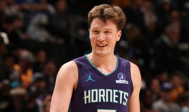 开云体育下载-专打硬仗！黄蜂客场豪取10连胜 期间大胜绿军29分 血虐掘金23分