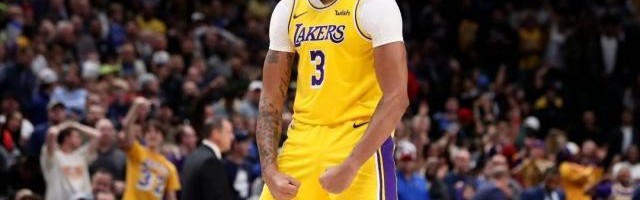 开云体育官网-戴维斯膝盖拉伤至少缺席4周 湖人迎赛季至暗时刻