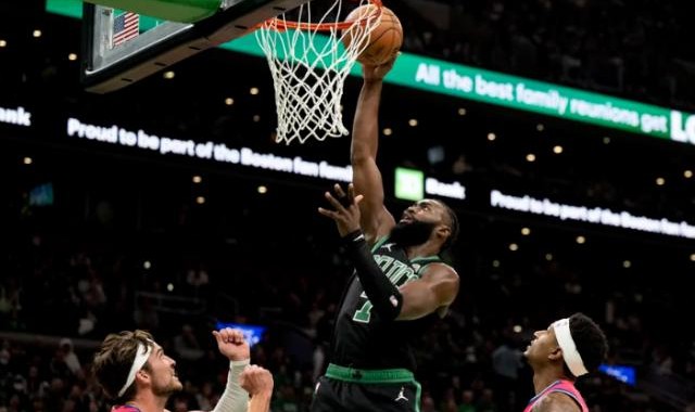 开云体育官网-塔图姆缺席无碍绿军赢球 7人上双轰130分展现深度