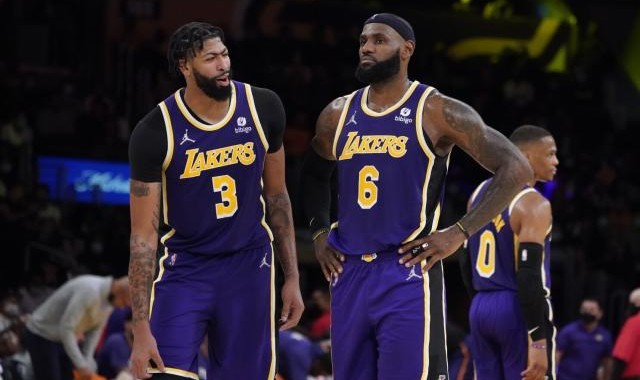 “内忧外患”朝湖人压来，为什么韦少却一点都不慌？