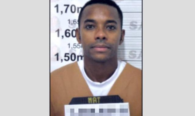 结束观察期离开单人牢房 罗比尼奥已踢了场足球赛