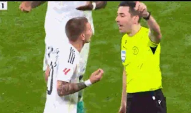 开云体育下载-马卡揭秘马斯坦托诺怒喷裁判：真耻辱，真TM的耻辱