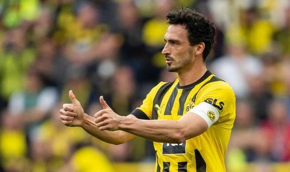 再成黄黑防线磐石 如此老胡若退役岂不太可惜？