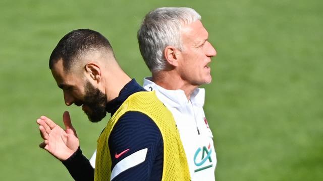 1671644918098024702.jpg Karim-BENZEMA-Didier-DESCHAMPS-1542223.jpg